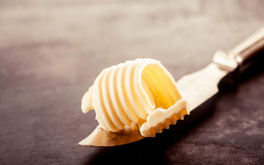 Maschera che parte per i capelli secchi e feriti il restauro esperto