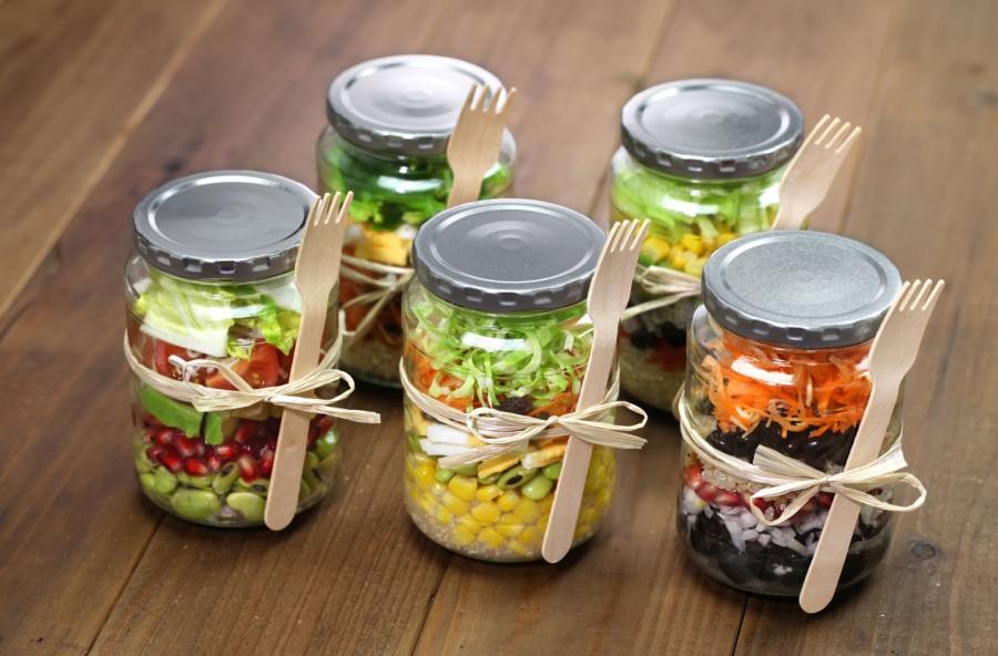 Insalata nei barattoli: per un happy hour estivo ecco le salad jar