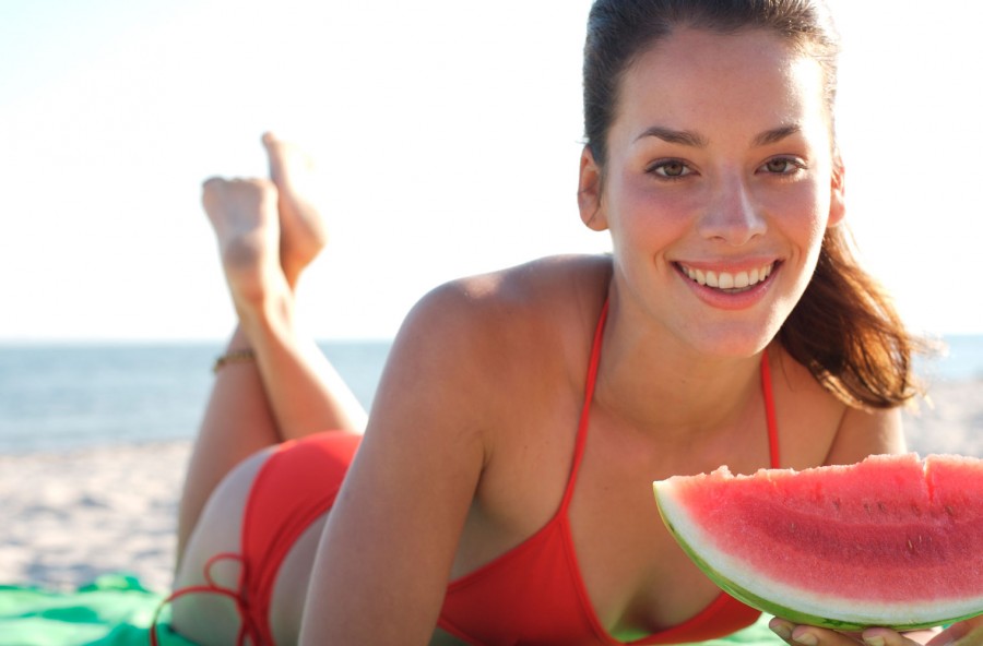 Abbronzatura al top con frutta e verdura