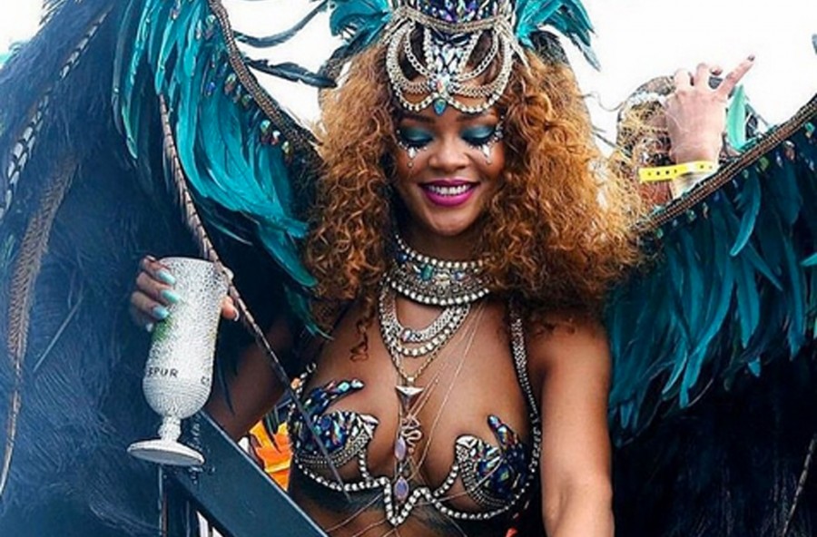 Rihanna insieme a Lewis Hamilton per il Carnevale delle Barbados
