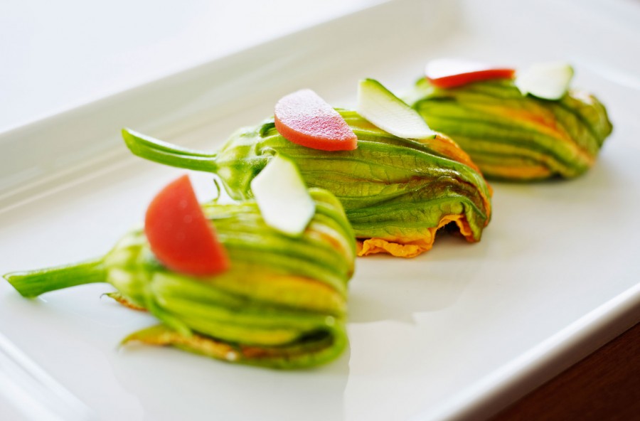 Fiori di zucca ripieni di pesce