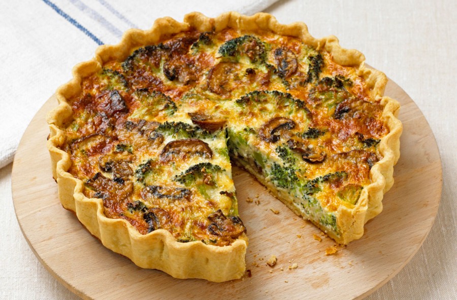 Torta salata con broccoli e funghi