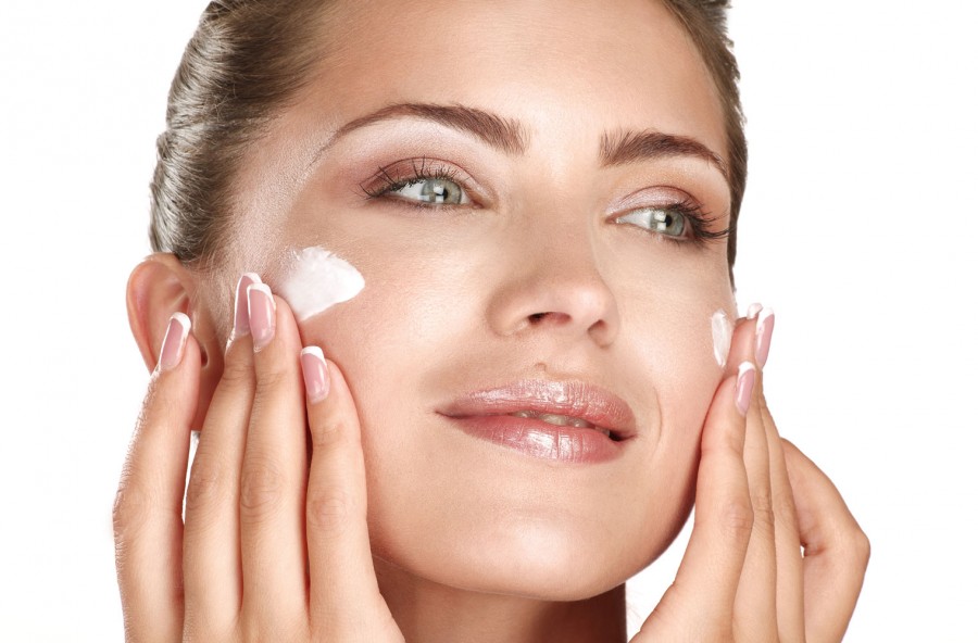 Massaggia la crema effetto lifting, così è più efficace