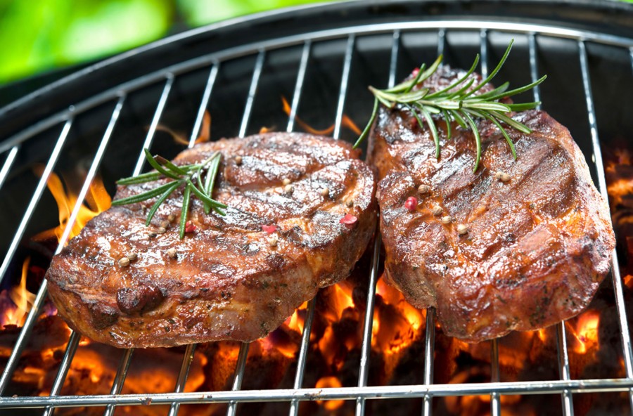 Carne rossa: basta non esagerare e scegliere la cottura giusta