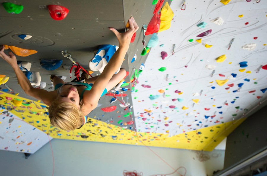 Arrampicata indoor: per rafforzare i muscoli e il carattere