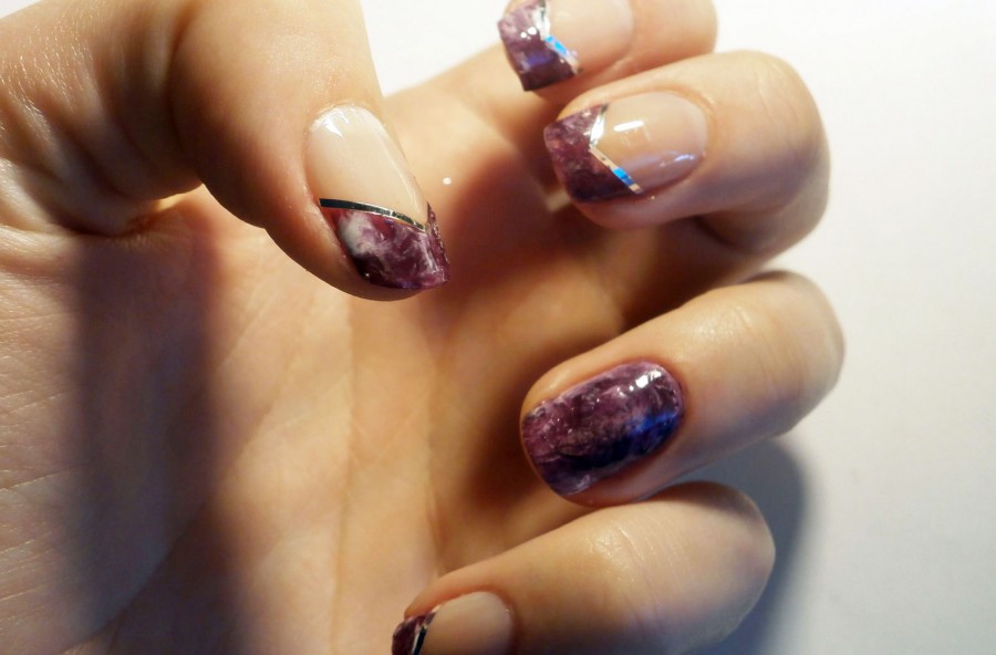 French manicure: variazioni in viola
