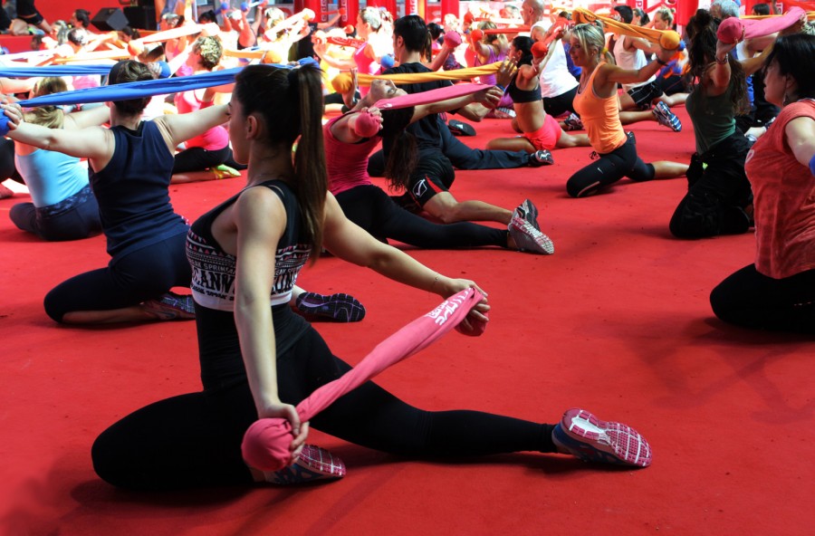 Rootape: in palestra gambe, glutei e addominali si tonificano così