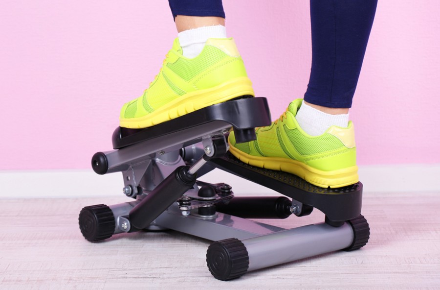 Stepper: su e giù per scolpire cosce e glutei