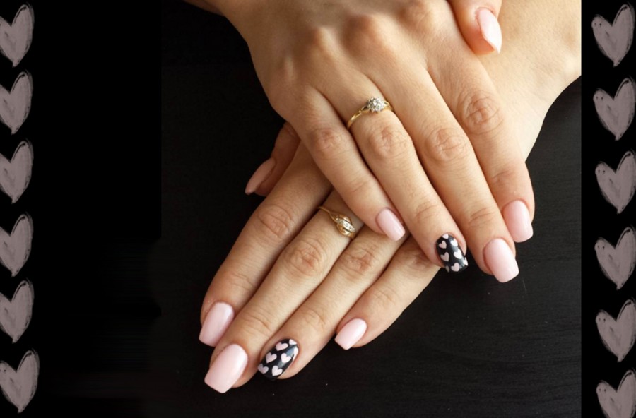 Nails romantica con motivi a cuore