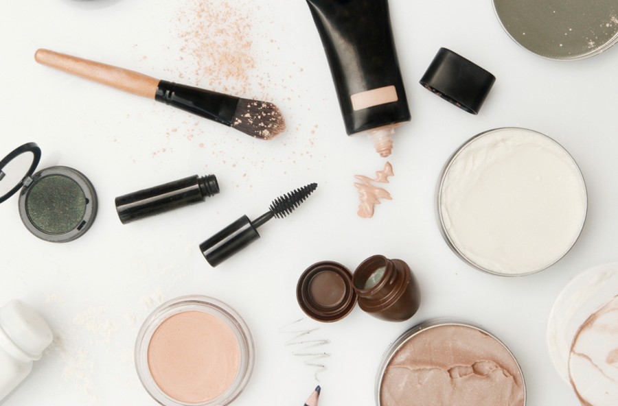 Cosmetici: dove si buttano quando sono finiti?