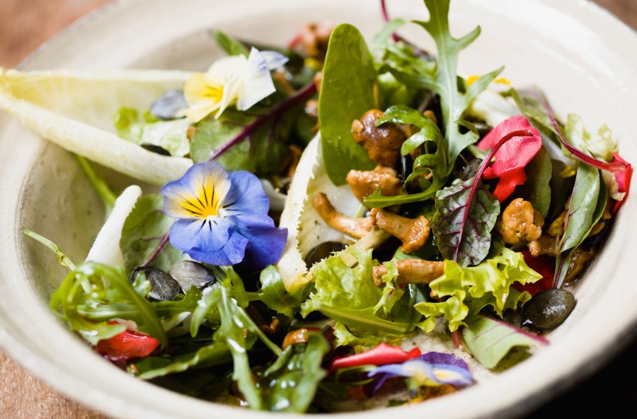 Insalate primaverili: il condimento è light