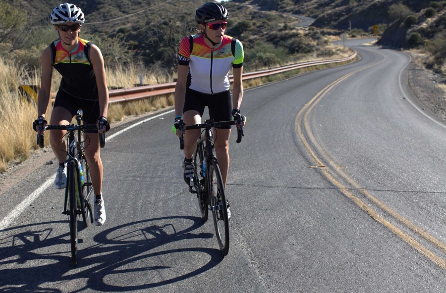 Bici da strada: pedala in libertà per definire gambe e glutei