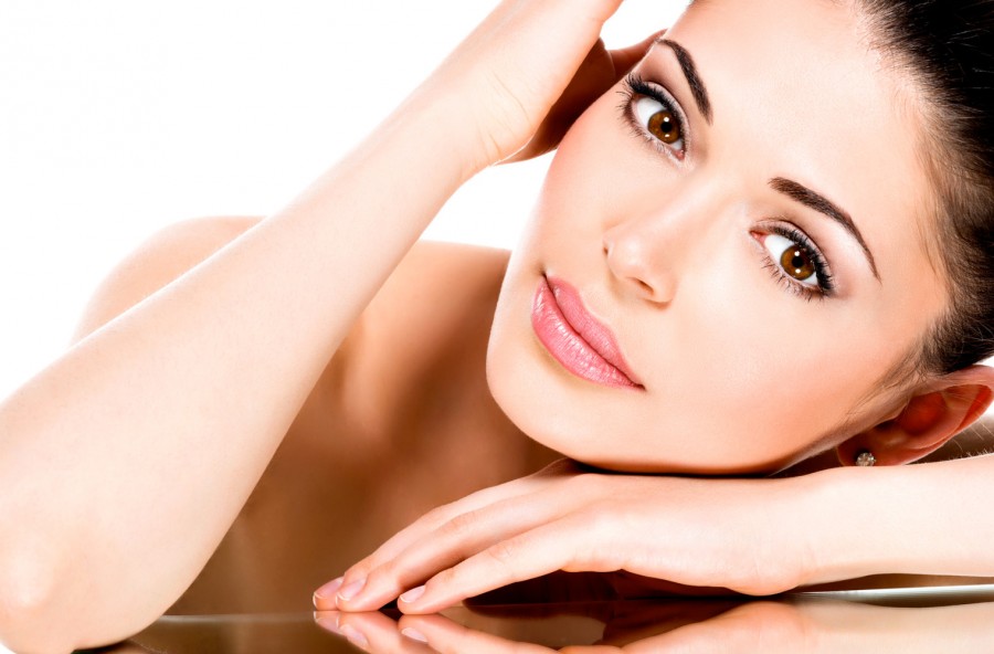 Idrata la pelle con i cosmetici effetto booster