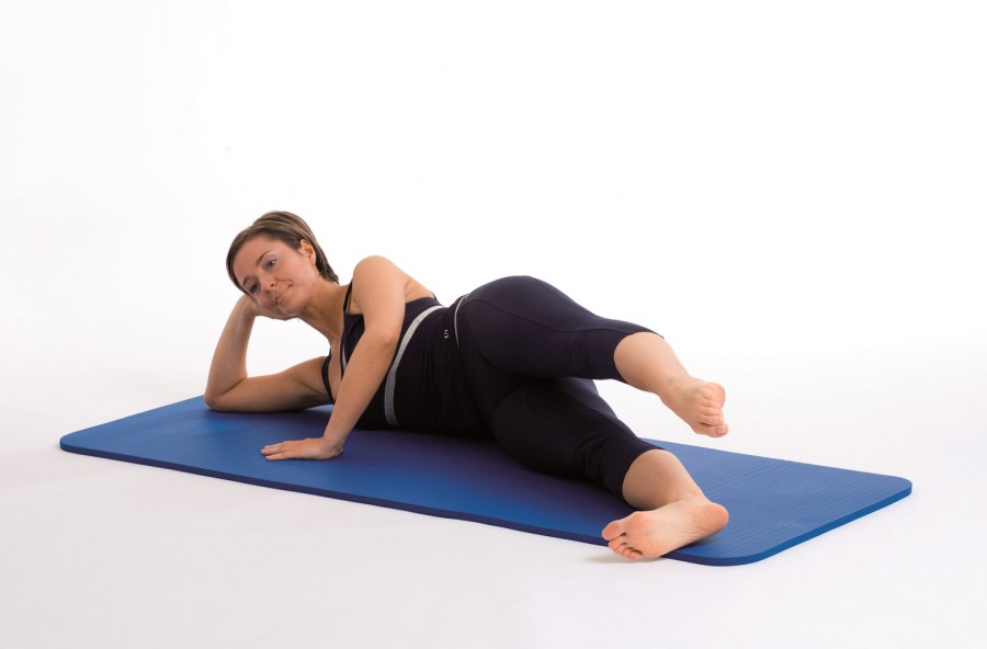 Pilates: side kick grand rond, un “calcio” che allena tutto il corpo