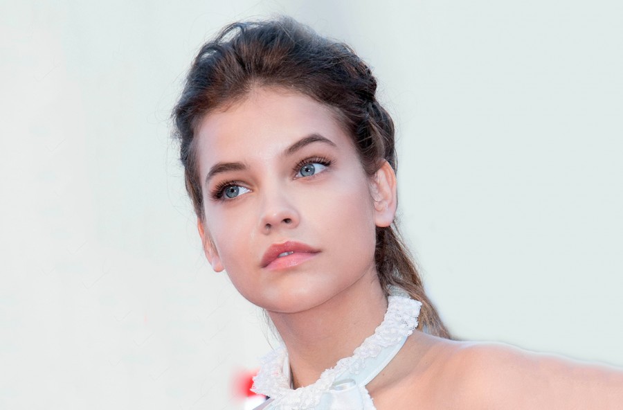 Mostra del cinema di Venezia 2016: look sexy per Barbara Palvin