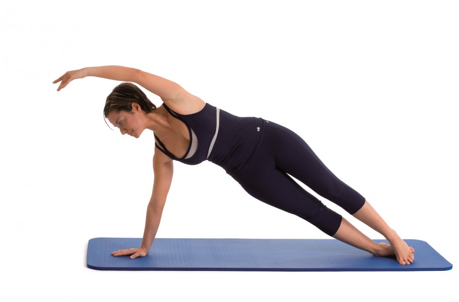 Pilates: side bend twist, per un allenamento flex&tone