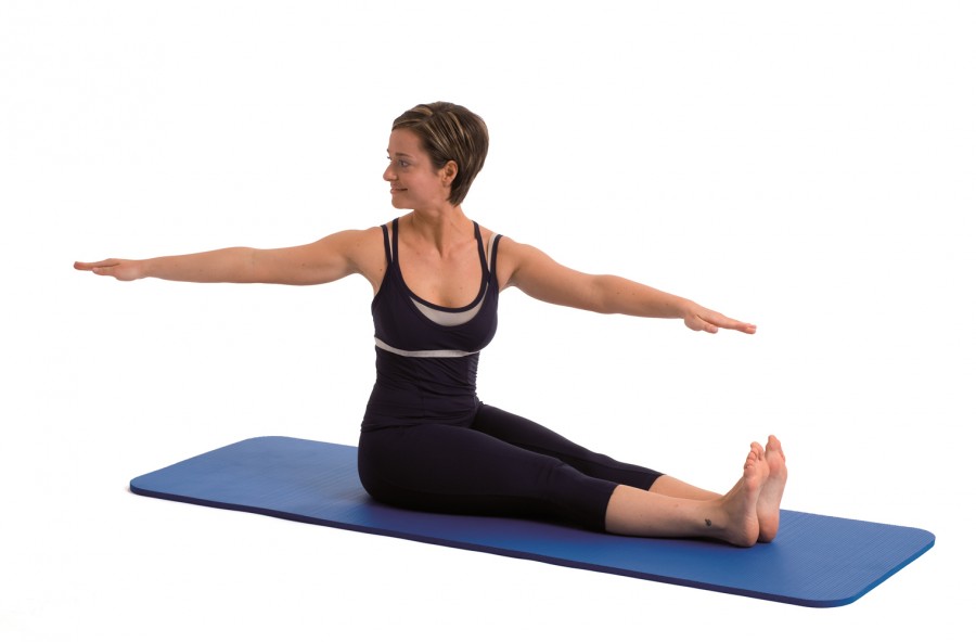 Pilates: spine twist per tonificare braccia e schiena