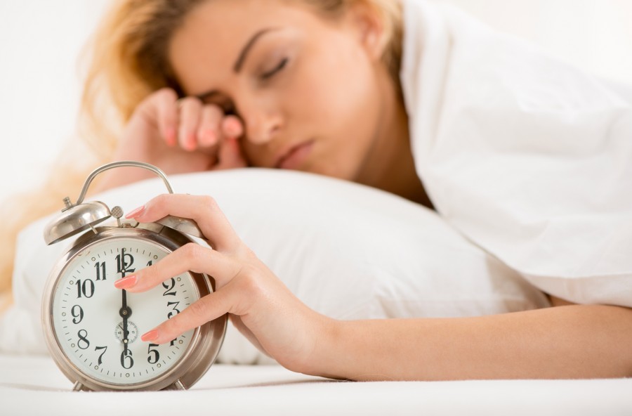 Torna l’ora solare: ecco cosa succede se dormi poco