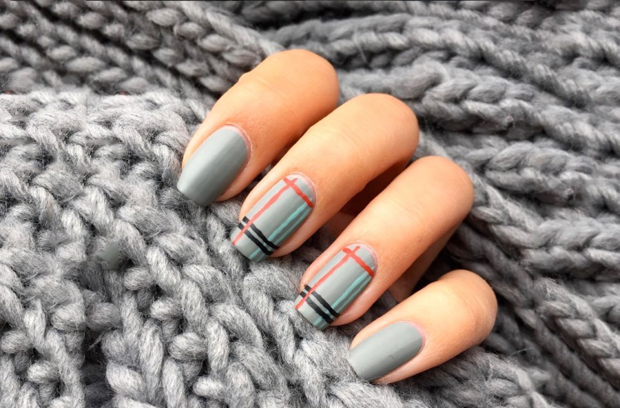 Nail art effetto tartan per unghie autunnali