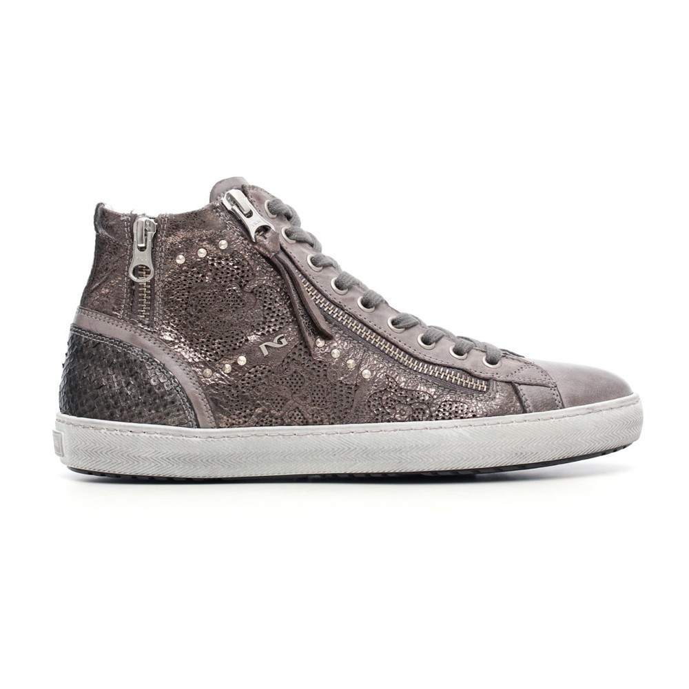 NeroGiardini – sneakers in pelle laserata con zip e borchiette (euro 149,50)