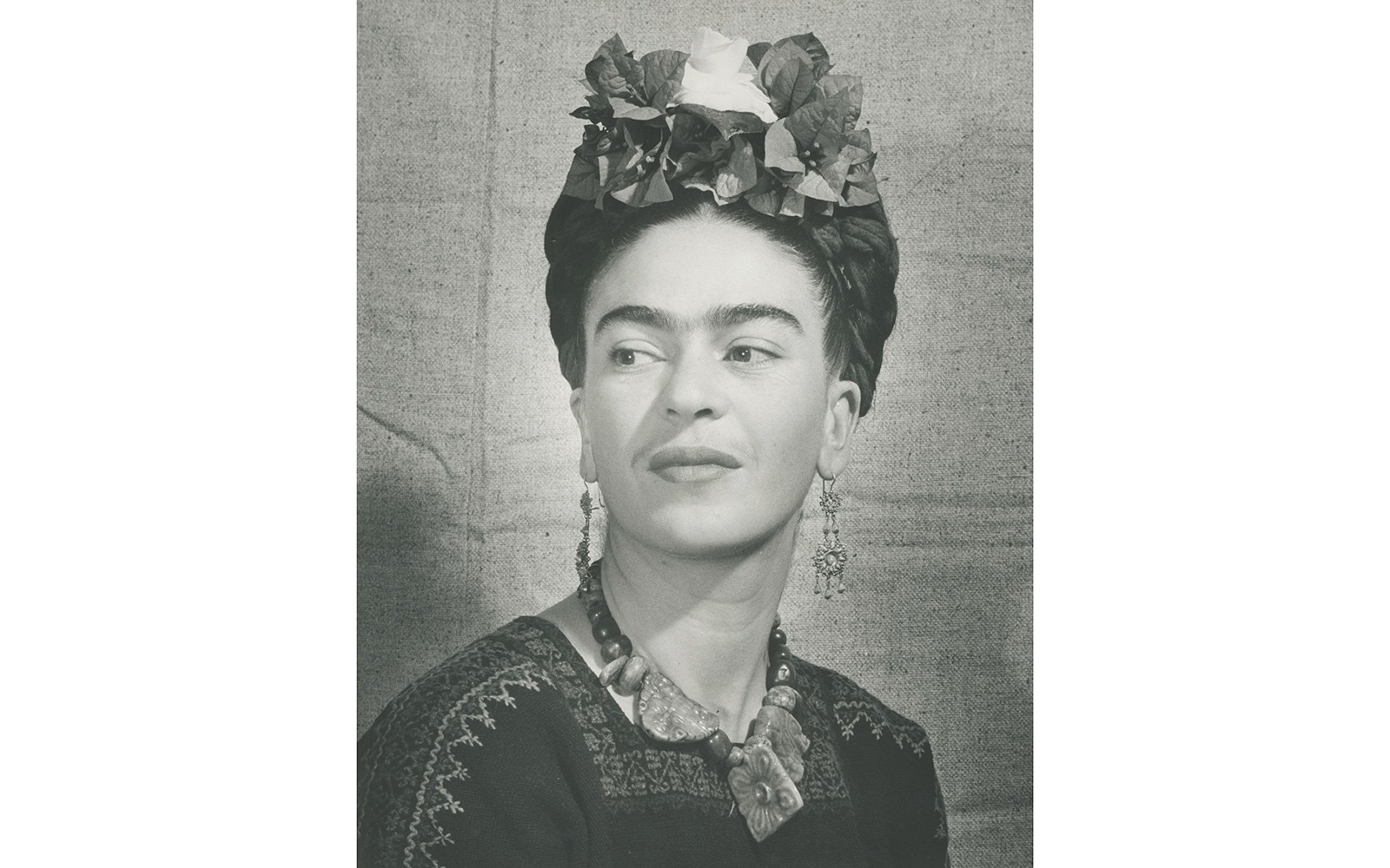 07_Frida-with-Flowers-in-Her-Hair
