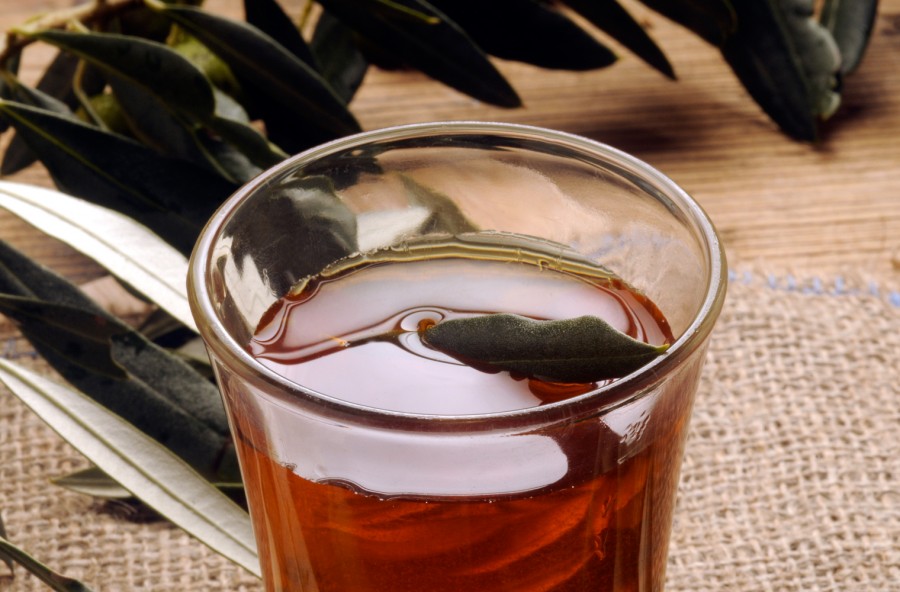 Pressione alta? Prova la tisana con le foglie d’olivo