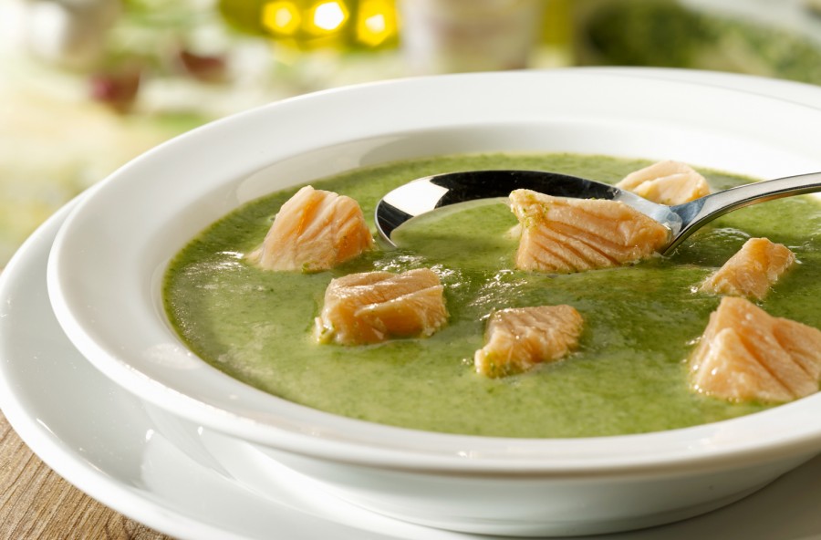 Vellutata di spinaci con salmone al vapore