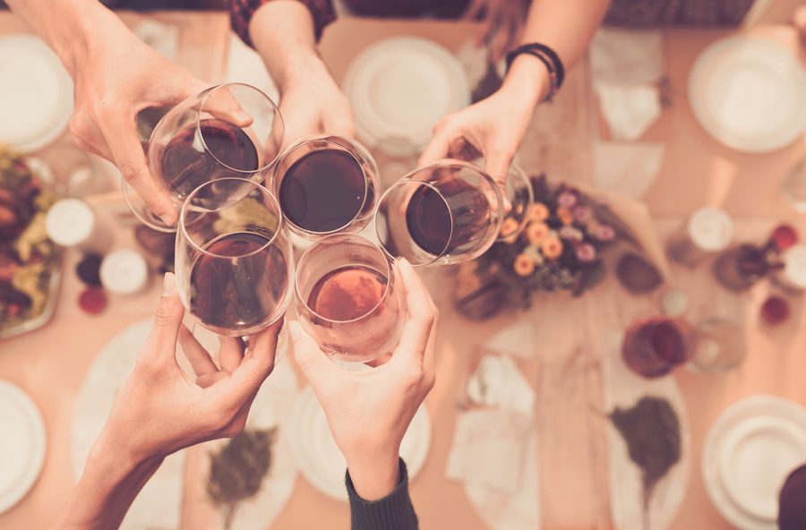 Voglia di socializzare? Nel 2017 il trend è la social dinner