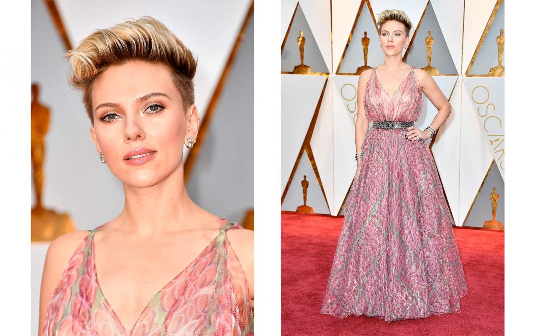 Oscar 2017: glamour in rosa per Scarlett Johansson ...
