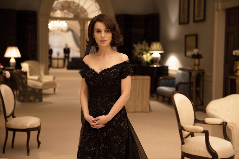 JACKIE, Natalie Portman, as Jacqueline Kennedy, 2016. ph: Stephanie Branchu/ TM & copyright © Fox Searchlight Pictures. All rights reserved. /Courtesy Everett Collection
fotograma