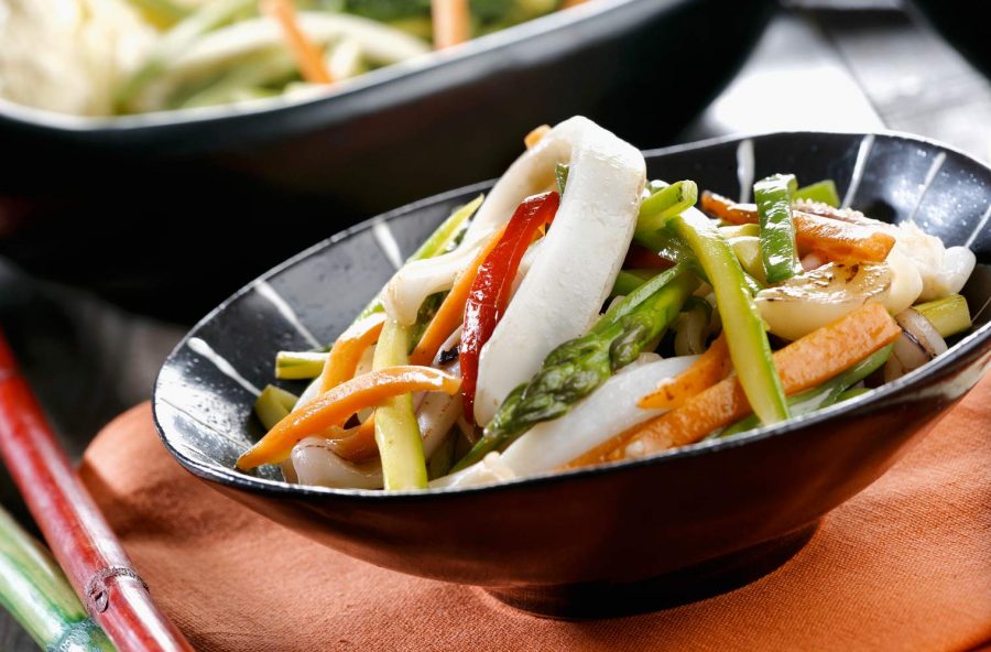 Calamari e verdure saltate in padella