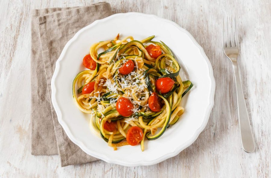 Spaghetti di zucchine alla mediterranea