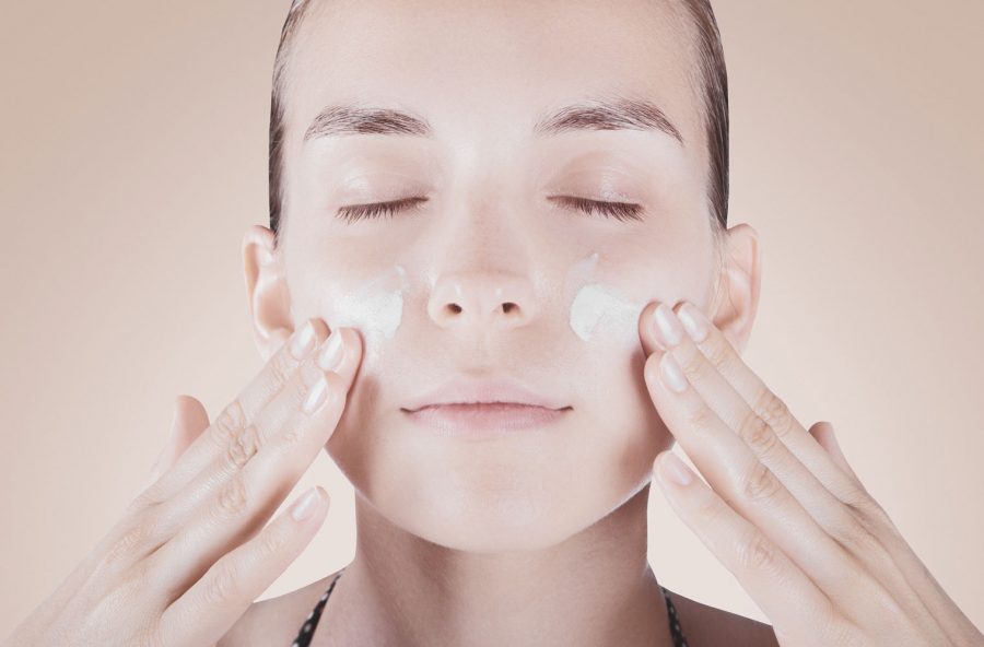 Viso, massaggio antiage in 3 minuti