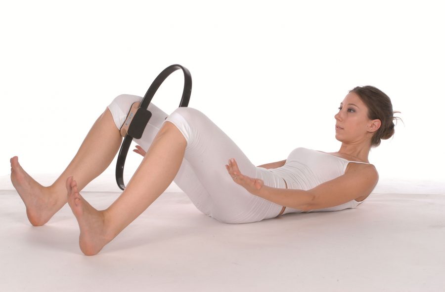Pilates: pancia piatta con il Magic circle