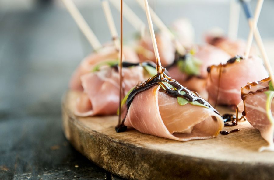 Involtini di prosciutto e pere