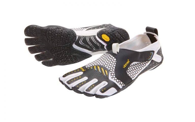Vibram-FiveFingers-Signa_17W0202_WhiteBlack_Hero