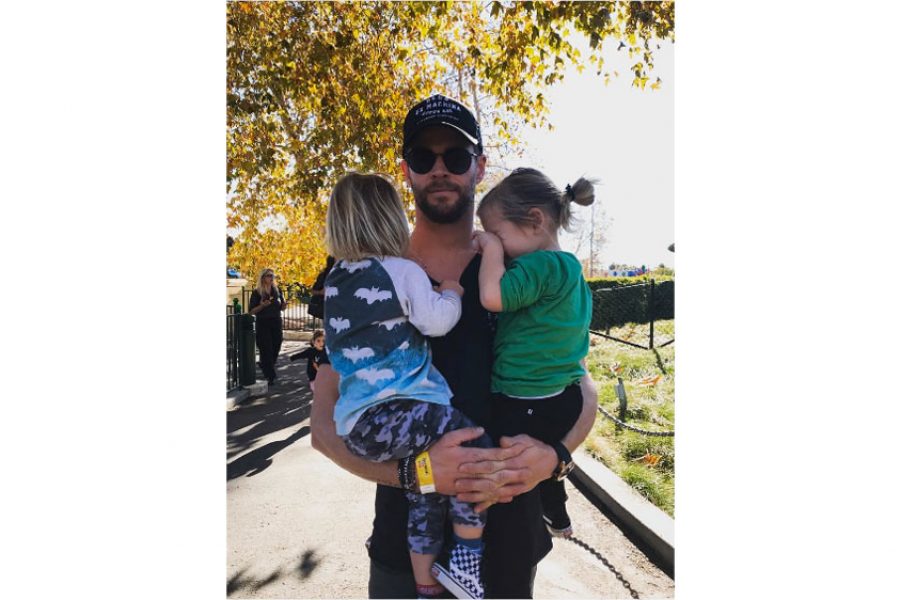 Chris Hemsworth con Tristan e Sasha (Instagram)