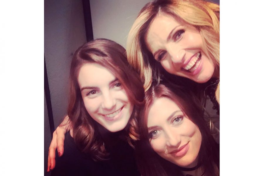 Lorella Cuccarini con Chiara e Giorgia (Instagram)