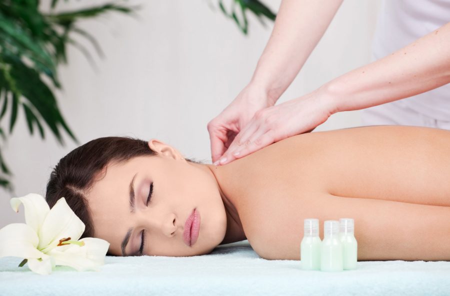 Massaggio emozionale: via lo stress ma anche gonfiori e tossine