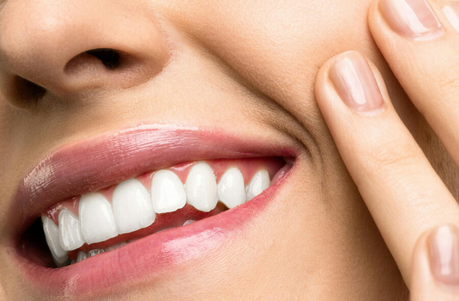 Denti bianchi? Ecco gli 8 cibi amici dello smalto