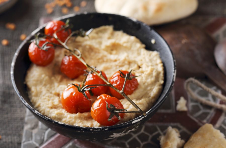 Hummus di lenticchie rosse e pomodorini