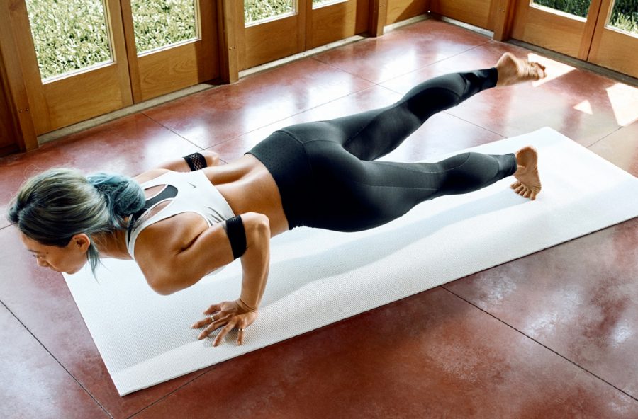 Pause fitness: 3 esercizi per braccia, spalle e pettorali