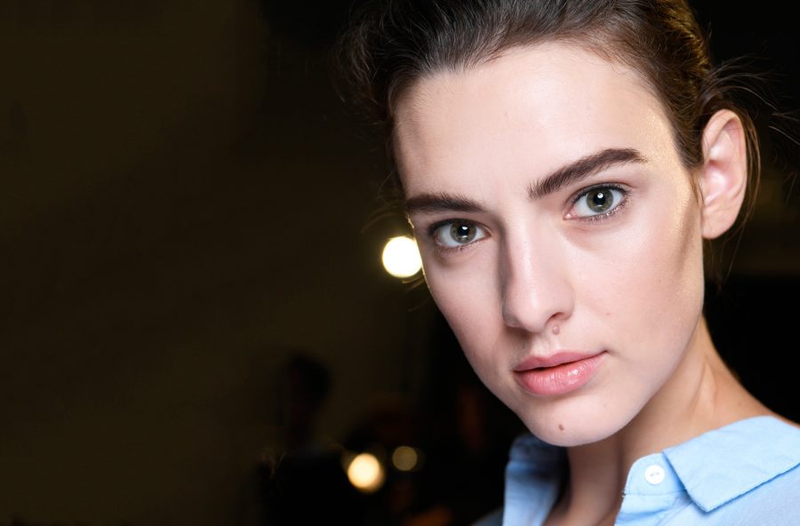 Trucco, sofisticato nude look per la sera