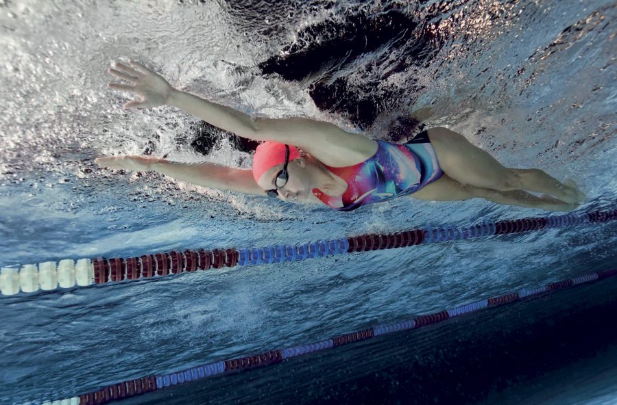 Nuoto: per bruciare più calorie allena gli addominali