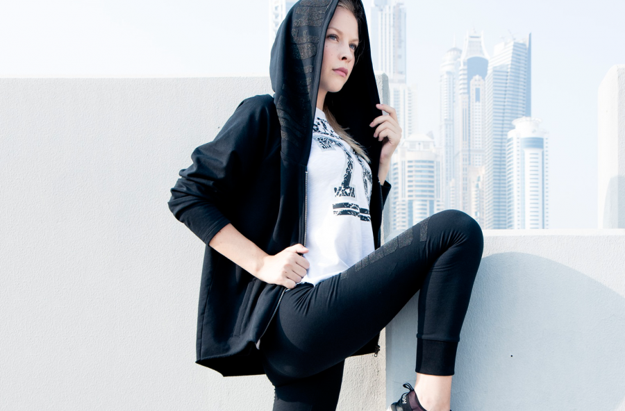 Pilates, tone-up delle cosce con l’elastico