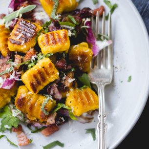 Gnocchi di zucca con radicchio e speck