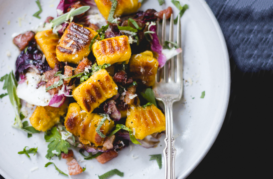 Gnocchi di zucca con radicchio e speck