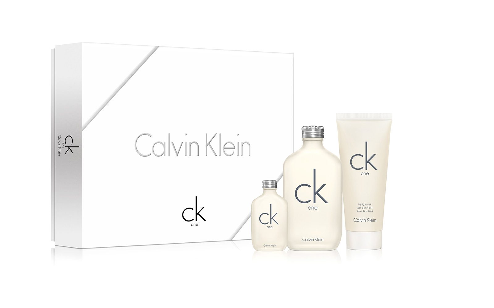 In edizione limitata, il Cofanetto Calvin Klein CK One (Sephora, 52,50 euro) riunisce il Gel Doccia e l’Eau de Toilette, freschissima e vivace, nel flacone da 100 ml e in quello da 15 ml da portare sempre con sé per regalarsi il piacere di una nota pura, leggera e senza tempo.