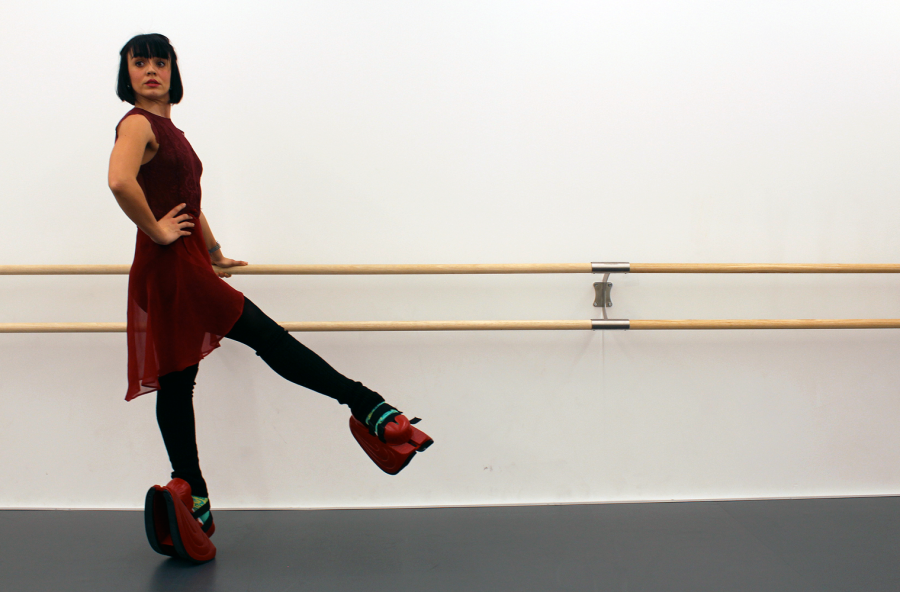 Gambe da ballerina con un nuovo attrezzo basculante