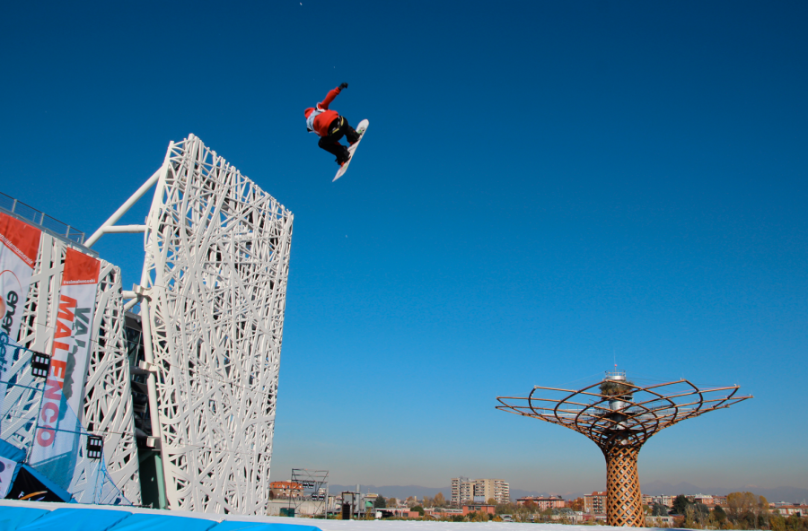 Big air and the city: sotto l’Albero della vita, a Milano, le sfide mozzafiato del freestyle